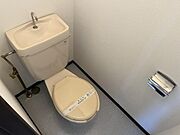 お掃除の簡単な洋式トイレです♪