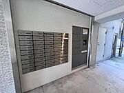 不在時に荷物を受け取れる宅配ボックス完備♪