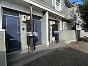 各居室の玄関前にポストがあり便利です♪