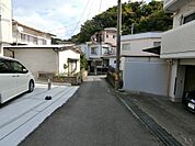 交通量の少ない静かな前面道路です♪