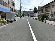 本通り方面への前面道路です！