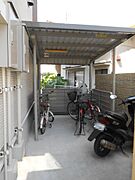 雨の日に安心の屋根＆風除け付き駐輪場♪