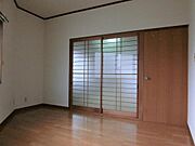 過ごしやすいフローリングの2階洋室5.75帖♪