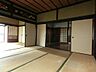 室内：続き間の1階和室8帖！広く開放的です♪