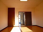 キッチン・居室に収納スペースあります♪