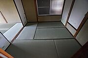 二階和室です。収納あります。