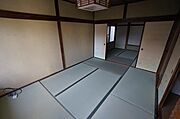 二階の部屋です。エアコンが備え付けられています。