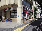 コンビニ、徒歩3分です。