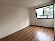 キッチン横のお部屋は家族が集まるリビングとして使用可能！