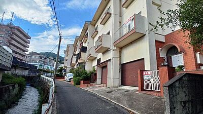 外観:前面道路から北方向 外観:前面道路から北方向