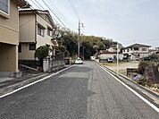 広く見通しの良い前面道路です。