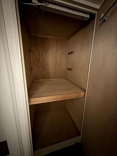各居室収納に加え、ホールにも収納を完備。消耗品などをたっぷり仕舞えます。