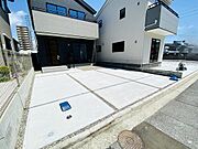 お車2台駐車可能です。交通量も少ないので、落ち着いて駐車できます♪
