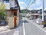 小学校まで99m。徒歩1分で通学も安心です