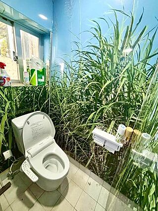 小窓があり換気...