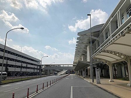 那覇空港まで約8.2km