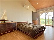 洋室（約14．5畳）／入口側から撮影