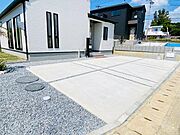 4号棟：駐車場