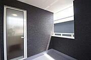 屋根付きで天候に配慮したバルコニー