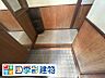 玄関と上がり框（画像加工済。現況は現地にてご確認ください。）