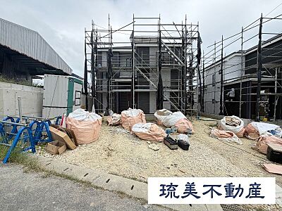 外観:並列駐車3台可能(車種によります) 外観:並列駐車3台可能(車種によります)