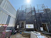 3月15日撮影上棟完了 家の外観の形が見えてきました。全面道路幅広く駐車楽です