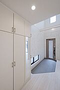 《完成間近》 本日ご見学OKです♪ お気軽にホームトレードセンター沖縄営業所までお問い合わせください♪（同社施工事例写真）