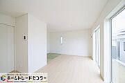 新築戸建て完成しました♪見学できます！ホームトレードセンターまでお気軽にお問い合わせください。
