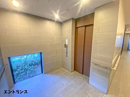 マンション内にエレベーター完備。上階への移動もスムーズで快適です。