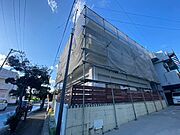 令和6年10月15日撮影。外壁防水塗装、工事中！