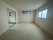 同施工会社の建売住宅です。建築前の今なら建具のカラーセレクトも可能！