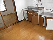 角部屋なので東側にも窓があります。