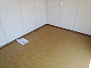 プレハブ小屋の内部