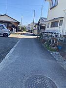 前面道路も広々