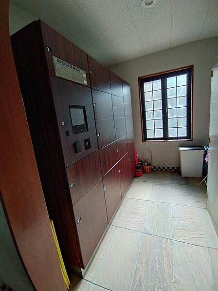 留守番いらずの宅配BOX付だから、再配達のひと手間を省けます◎