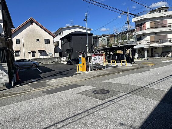 道路側から見る...