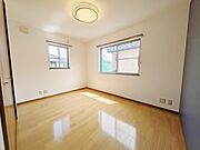 内装リフォーム済みです。光がよく入るあたたかみのあるお部屋です。