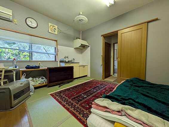1階の部屋の洋...
