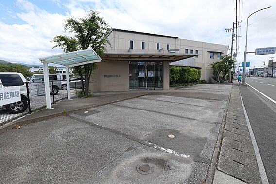 県道沿いの好立...