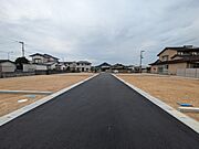 分譲地内の道路は広々6メートル