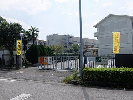 高知市立潮江東小学校約408m/6分