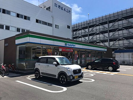 ファミリーマート 高知梅ノ辻店約317m/4分