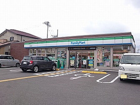 ファミリーマート 高知御座店約46m/1分