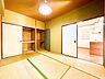 和室：押入れ収納を備えた使いやすい和室。リビングへ直接つながる動線で、移動もスムーズに行えます。