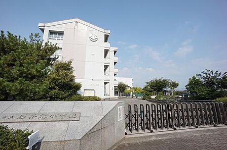 【小学校】松山市立石井北小学校まで1034m