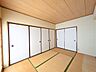 和室：襖を開放することで空間に広がりが生まれる和室。客間やお子さまの遊び場など多用途に活躍します。