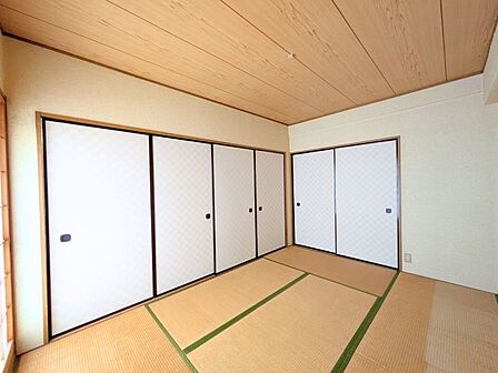 襖を開放することで空間に広がりが生まれる和室。客間やお子さまの遊び場など多用途に活躍します。