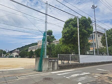 【小学校】松山市立湯築小学校まで789ｍ