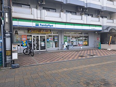 【コンビニエンスストア】ファミリーマート 松山平和通り店まで249m