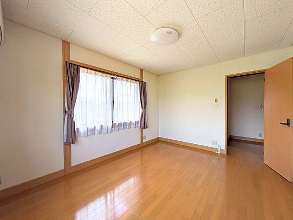 洋室を拡大表示
